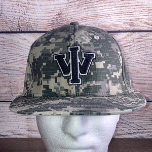 Mens Small Game Pro Camo Fitted Hat w/ W I Embroidered